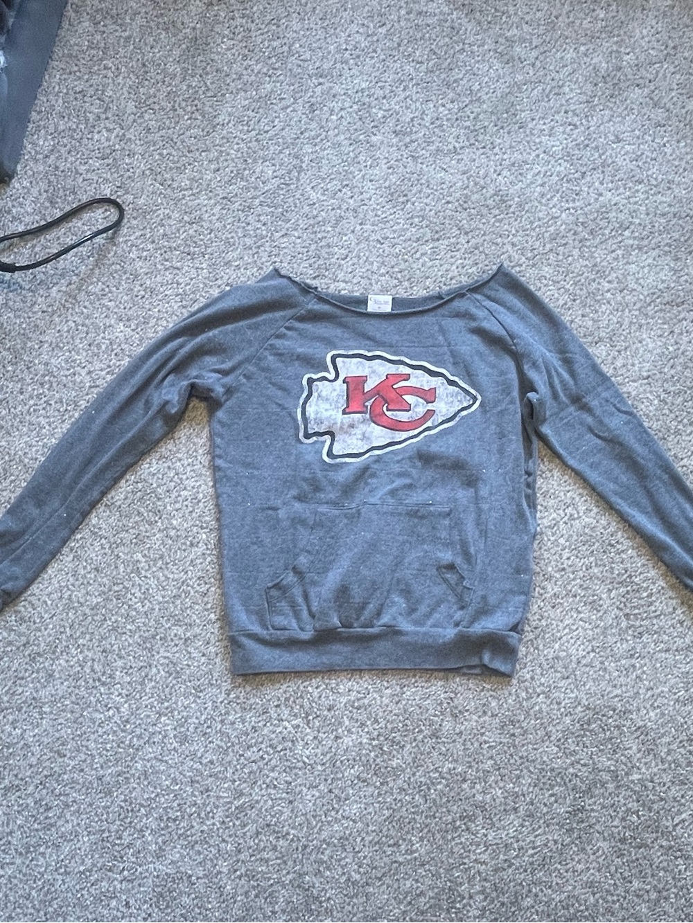 Women's Gray Off-the-Shoulder Kansas City Chiefs Sweatshirt